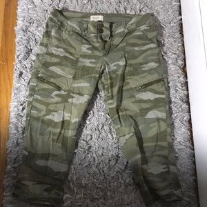 camouflage capri pants
